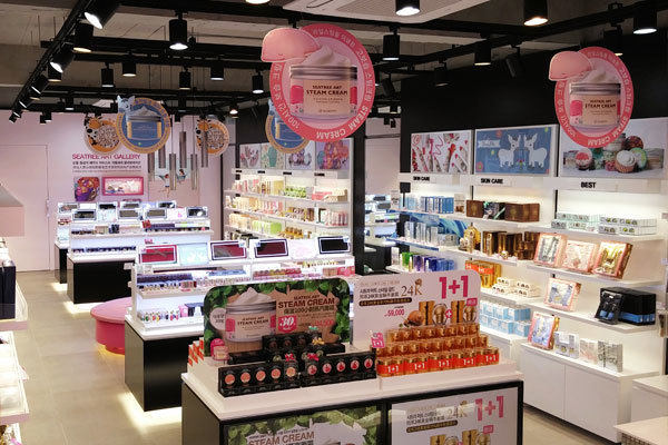 韓國化妝品店倒閉潮下，轉(zhuǎn)型自救的求生之路